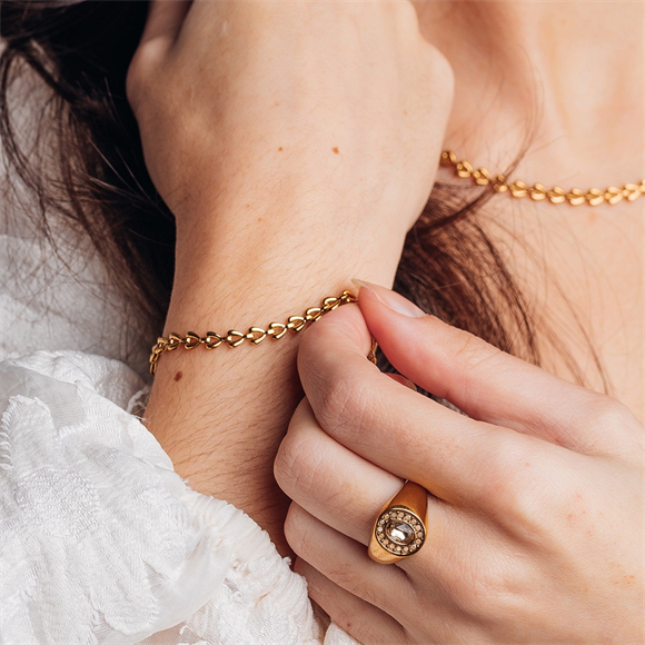 iXXXi Jewelry Necklace Chained Hearts