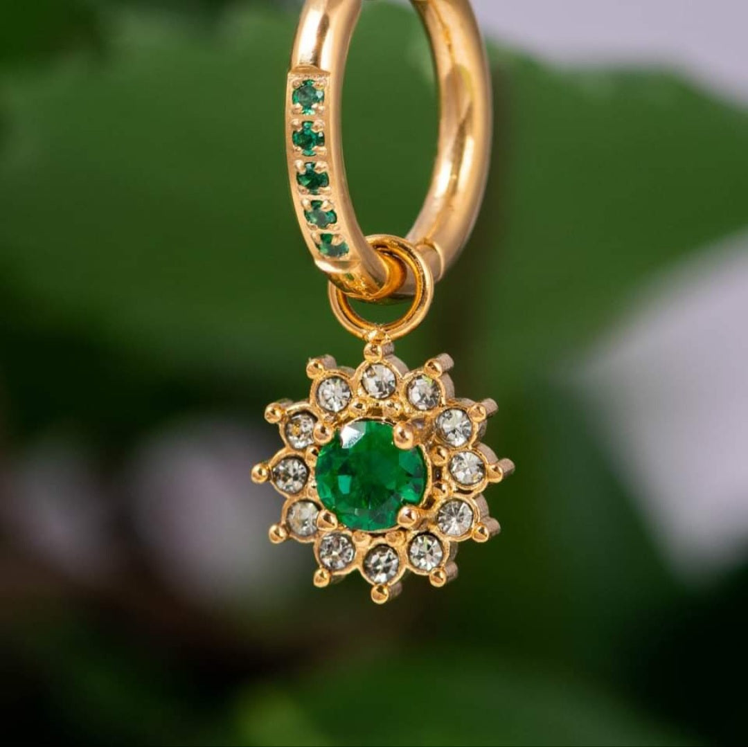 iXXXi-Schmuck: Creolen-Charms „Lucia Emerald“.