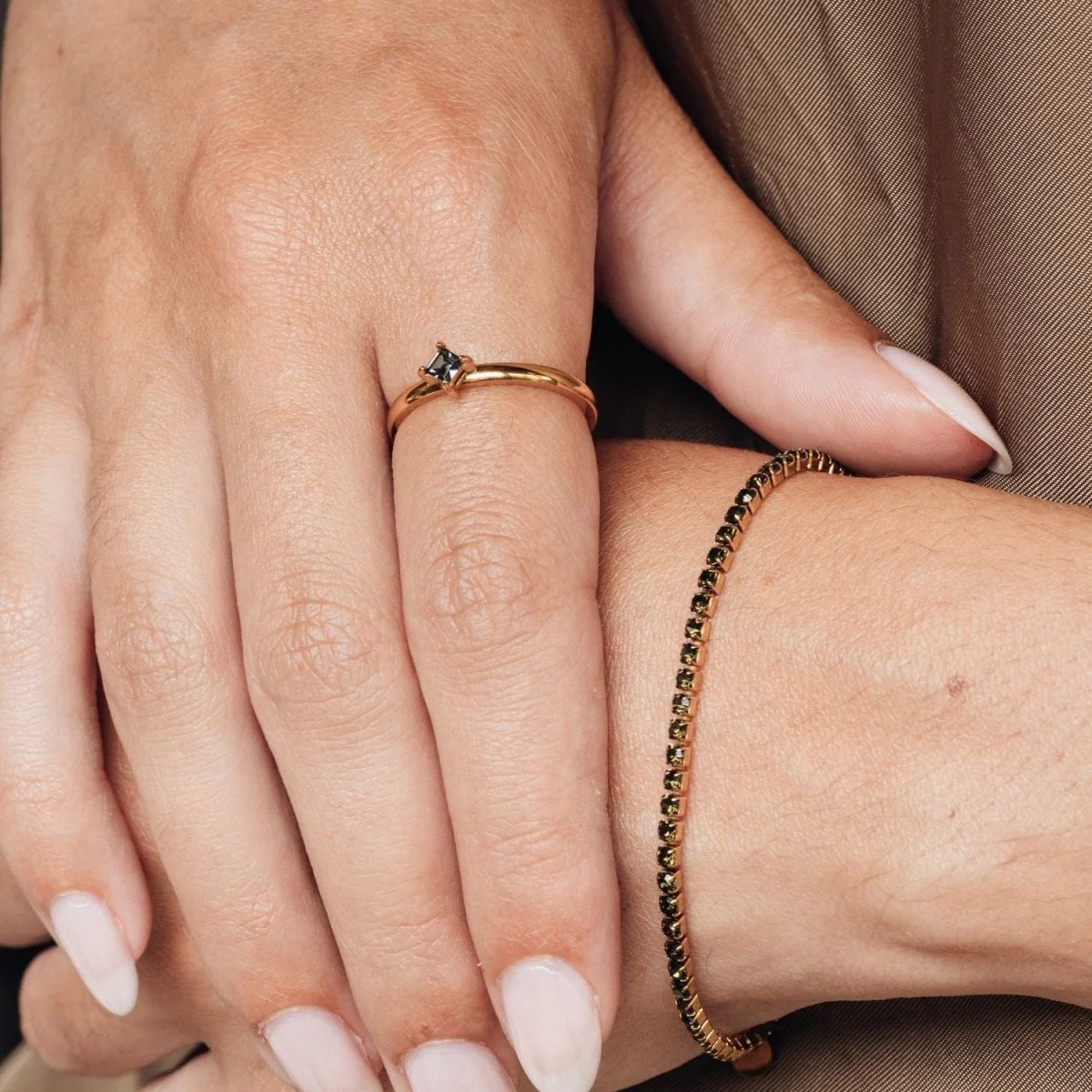 iXXXi Fame Ring Noire Square